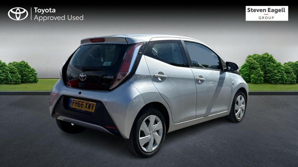 Toyota Aygo 1.0 Vvt-i X-play Euro 6 FH66XWV Silver #2