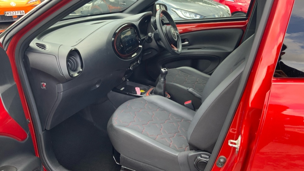 Toyota Aygo X 1.0 Vvt-i Exclusive Hatchback Eu KV23JFA Red #5