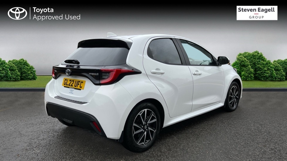 Toyota Yaris 1.5 Vvt-h Design E-cvt Euro 6 Ss GL22UFC White #2