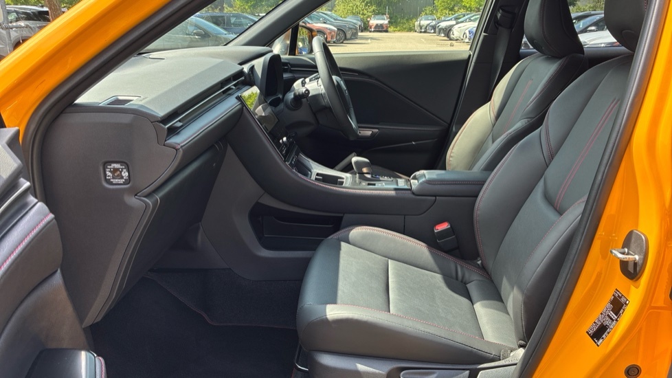 Lexus LBX 1.5 Vvt-ie Premium E-cvt Euro 6 Ss AV25YMA Yellow #6