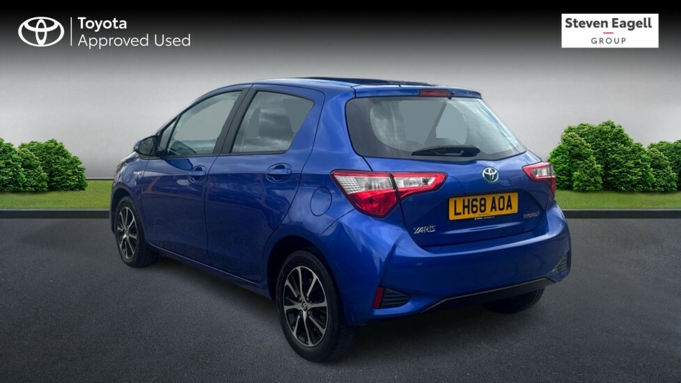Toyota Yaris 1.5 Vvt-h Blue Bi-tone Hatchback Hybrid Blue #4