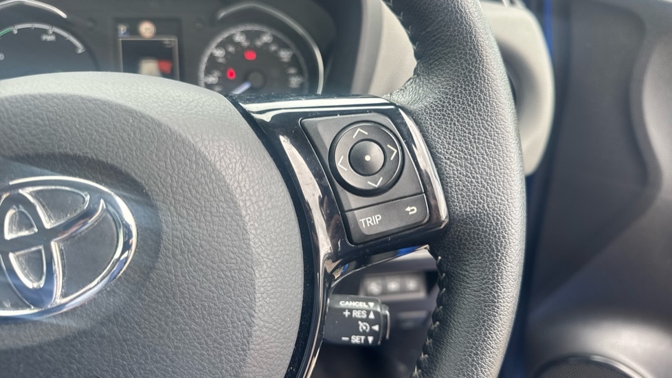 Toyota Yaris 1.5 Vvt-h Blue Bi-tone Hatchback Hybrid Blue #33
