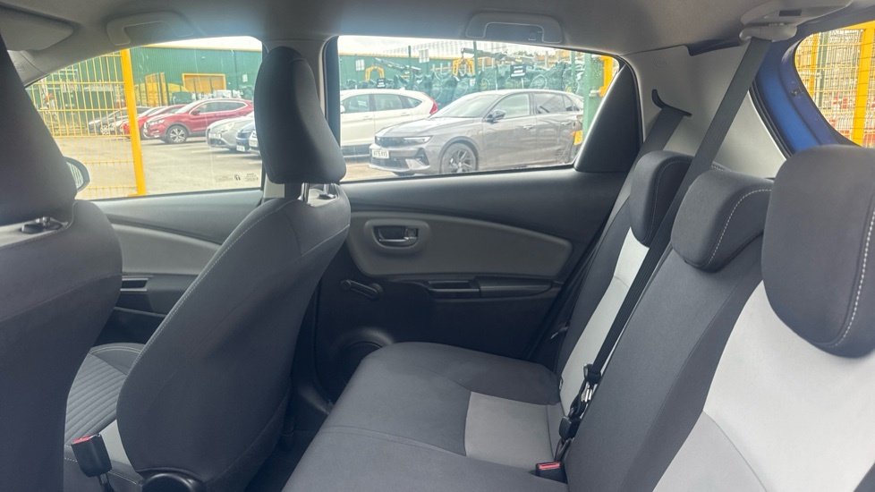 Toyota Yaris 1.5 Vvt-h Blue Bi-tone Hatchback Hybrid Blue #15