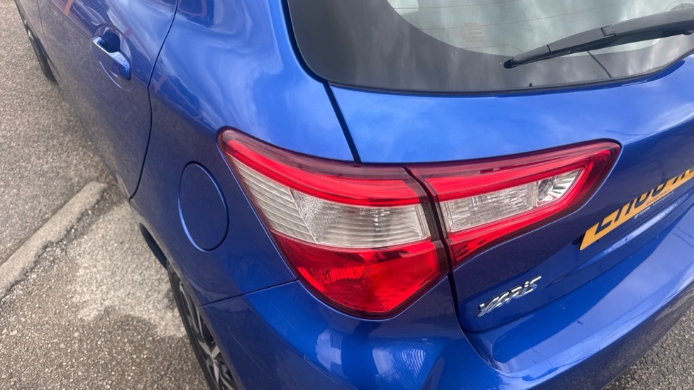 Toyota Yaris 1.5 Vvt-h Blue Bi-tone Hatchback Hybrid Blue #21