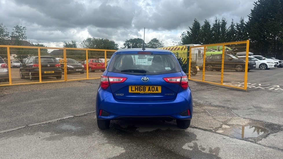 Toyota Yaris 1.5 Vvt-h Blue Bi-tone Hatchback Hybrid Blue #26
