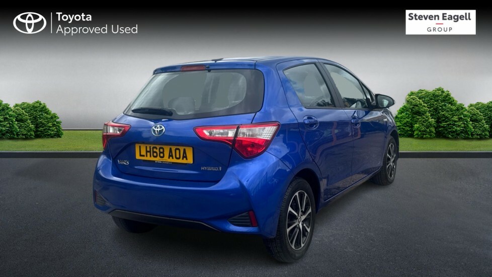Toyota Yaris 1.5 Vvt-h Blue Bi-tone Hatchback Hybrid Blue #2