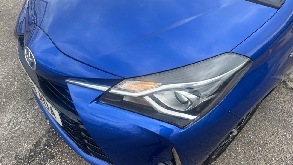Toyota Yaris 1.5 Vvt-h Blue Bi-tone Hatchback Hybrid Blue #20