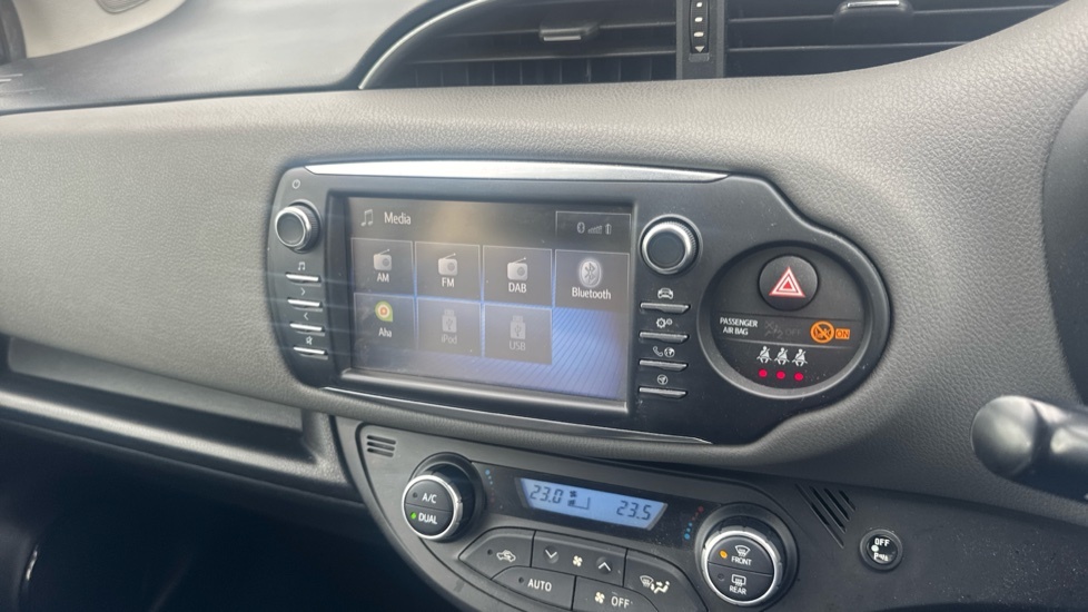 Toyota Yaris 1.5 Vvt-h Blue Bi-tone Hatchback Hybrid Blue #9