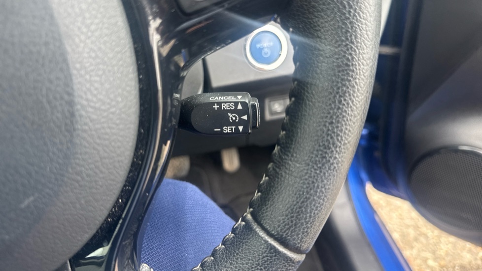 Toyota Yaris 1.5 Vvt-h Blue Bi-tone Hatchback Hybrid Blue #29