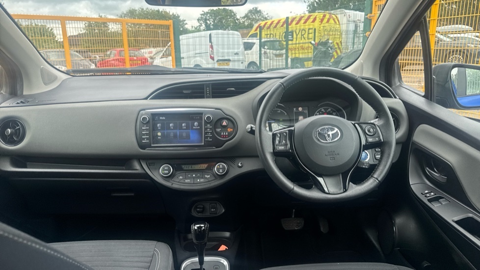 Toyota Yaris 1.5 Vvt-h Blue Bi-tone Hatchback Hybrid Blue #6