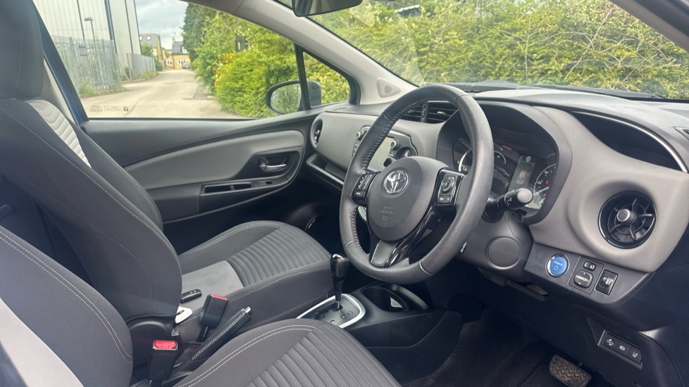 Toyota Yaris 1.5 Vvt-h Blue Bi-tone Hatchback Hybrid Blue #12