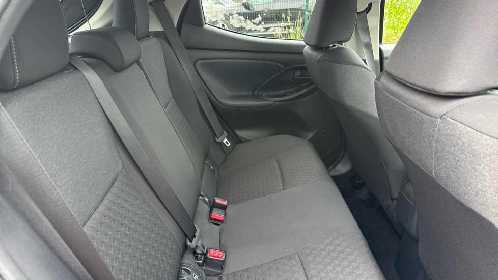 Toyota Yaris 1.6 Awd Circuit Pack White #8