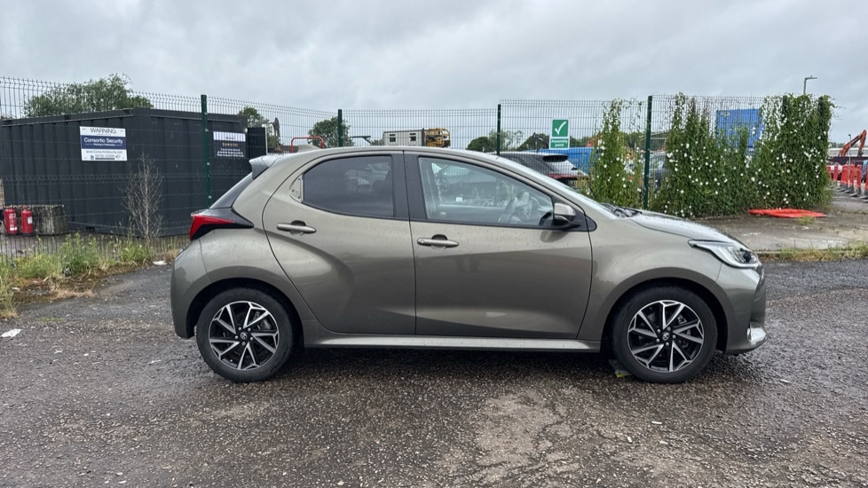 Toyota Yaris 1.6 Awd Circuit Pack White #23