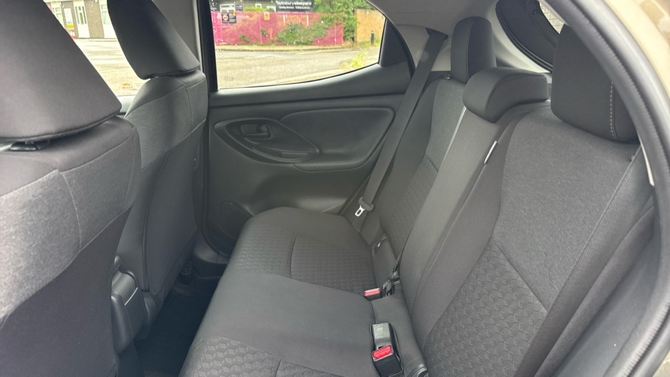 Toyota Yaris 1.6 Awd Circuit Pack White #15