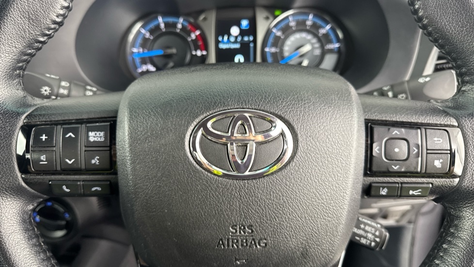 Toyota HILUX 2.8 D-4d Invincible X Double Cab Pickup 4Wd E White #10