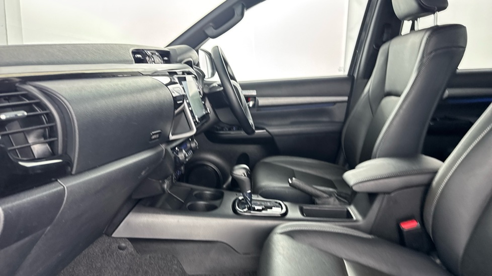 Toyota HILUX 2.8 D-4d Invincible X Pickup Double Cab Grey #5