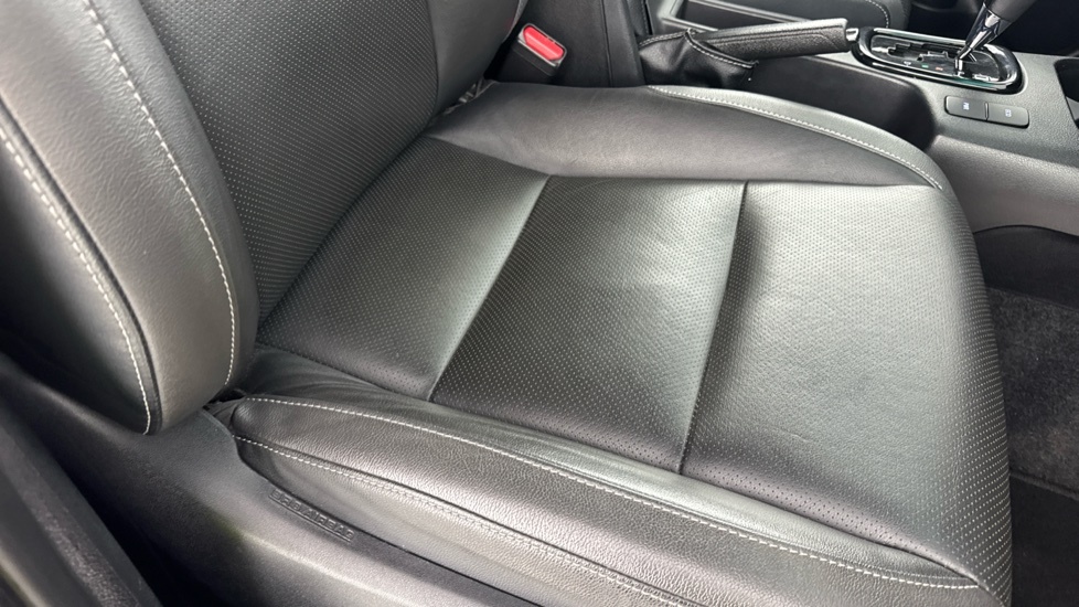 Toyota HILUX 2.8 D-4d Invincible X Double Cab Pickup 4Wd E White #17
