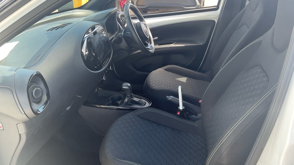 Toyota Aygo X 1.0 Vvt-i Edge X-shift Euro 6 Ss OW74JCU White #5