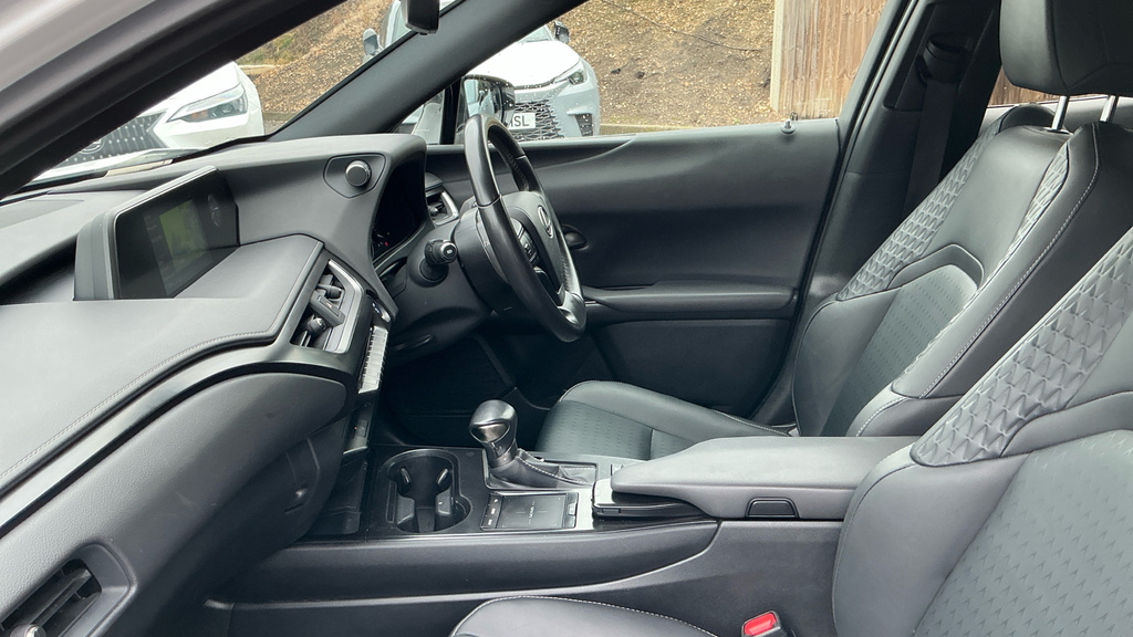Lexus UX 2.0 250H Premium Sport Edition Suv Hybr White #6