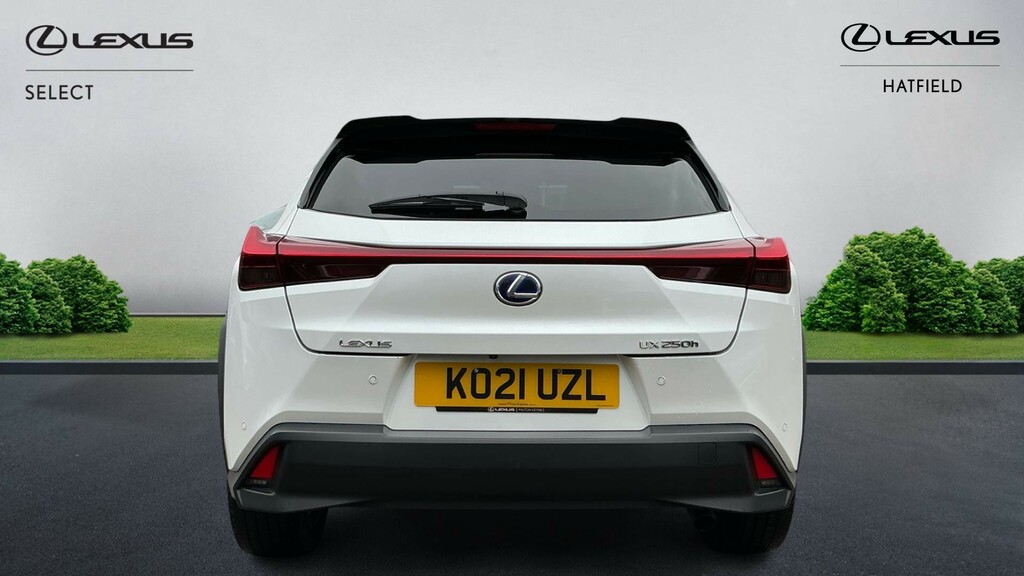 Lexus UX 2.0 250H Premium Sport Edition Suv Hybr White #5