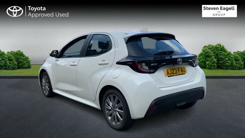 Toyota Yaris 1.5 Vvt-h Icon Hatchback Hybrid E-cvt E White #4