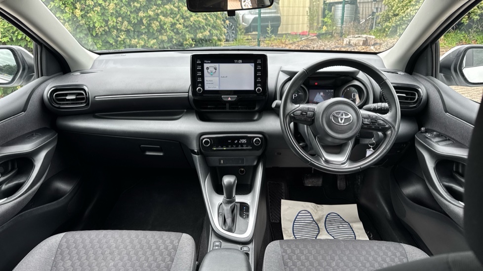 Toyota Yaris 1.5 Vvt-h Design E-cvt Euro 6 Ss White #6