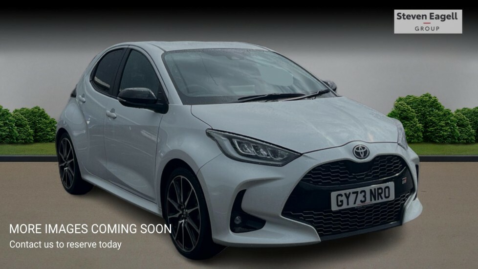 Toyota Yaris Excel White #1