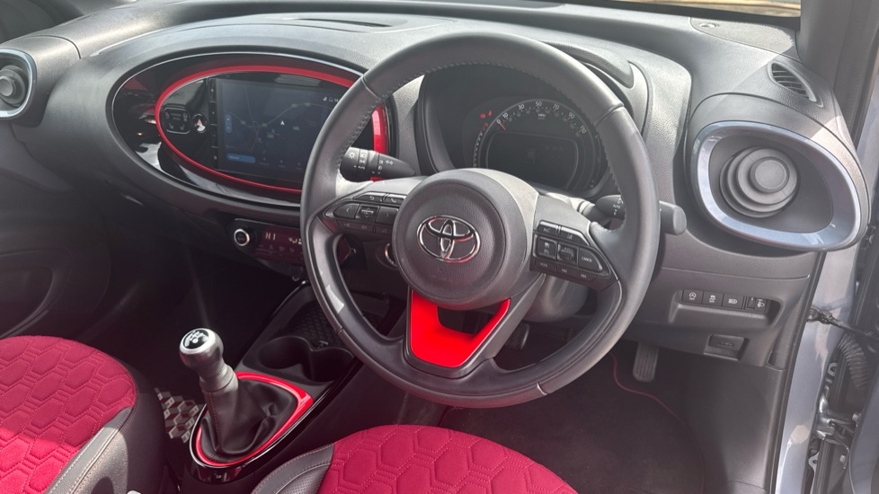 Toyota Aygo X 1.0 Vvt-i Pure Black #7