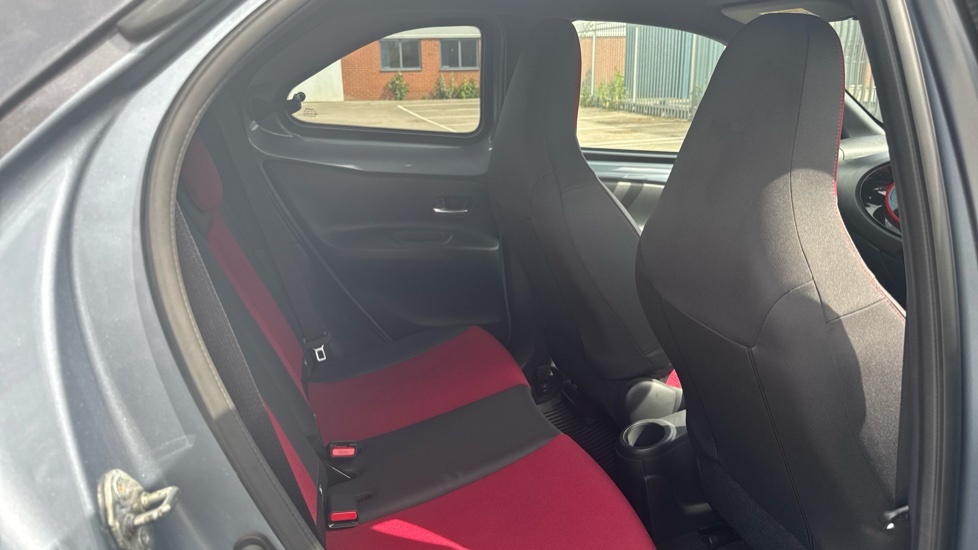 Toyota Aygo X 1.0 Vvt-i Pure Black #8