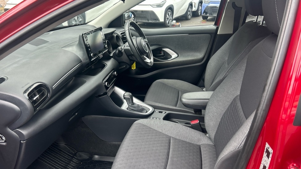 Toyota Yaris 1.5 Vvt-h Design E-cvt Euro 6 Ss Red #5