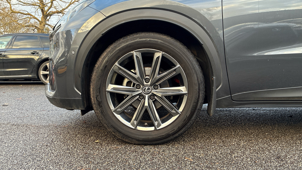Lexus LBX 1.5 Premium Plus E-cvt Grey #19