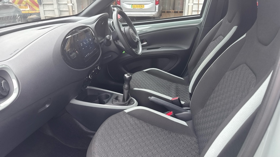 Toyota Aygo X 1.0 Vvt-i Edge Hatchback Euro 6 GK24FOJ #5