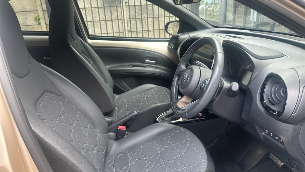 Toyota Aygo X Pure Automatic Black #12