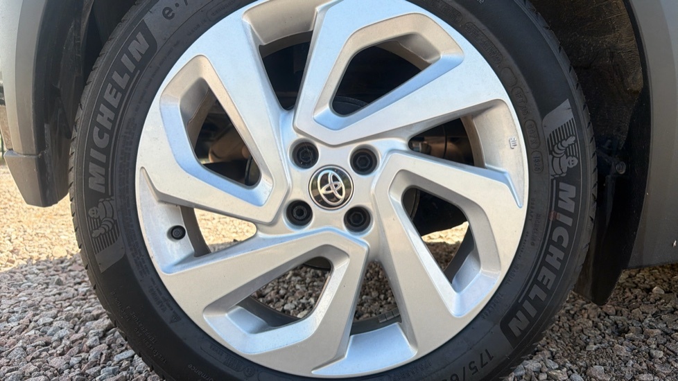Toyota Aygo X Edge White #25