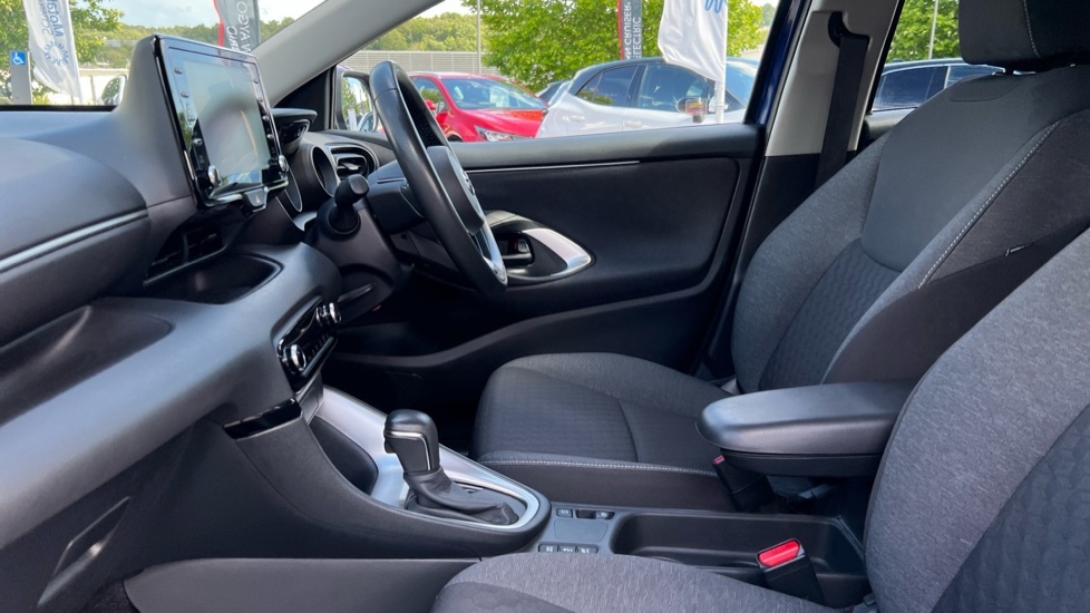 Toyota Yaris Excel White #5