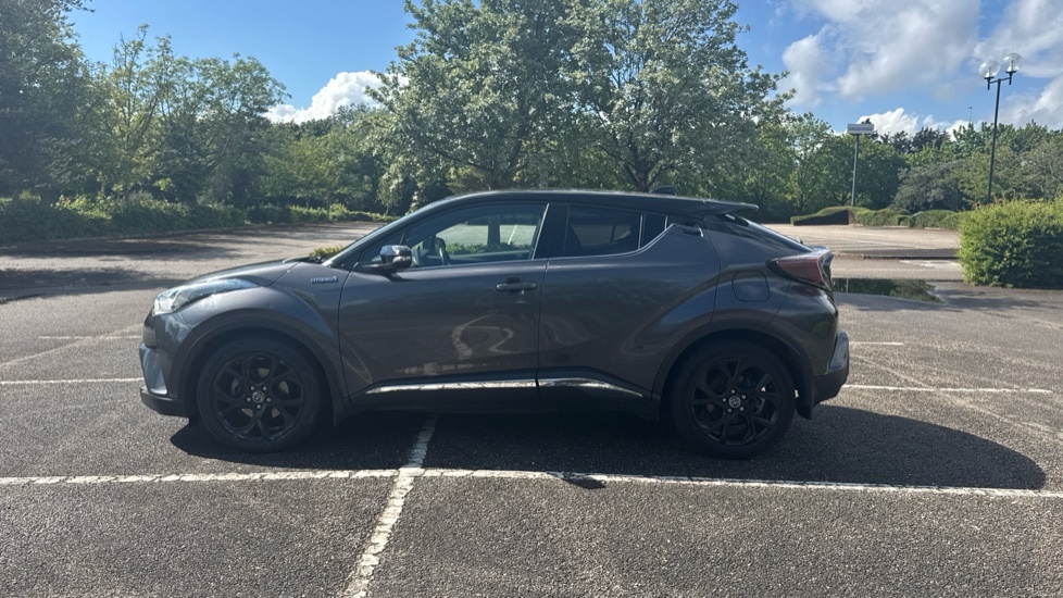 Toyota C-Hr Excel White #24