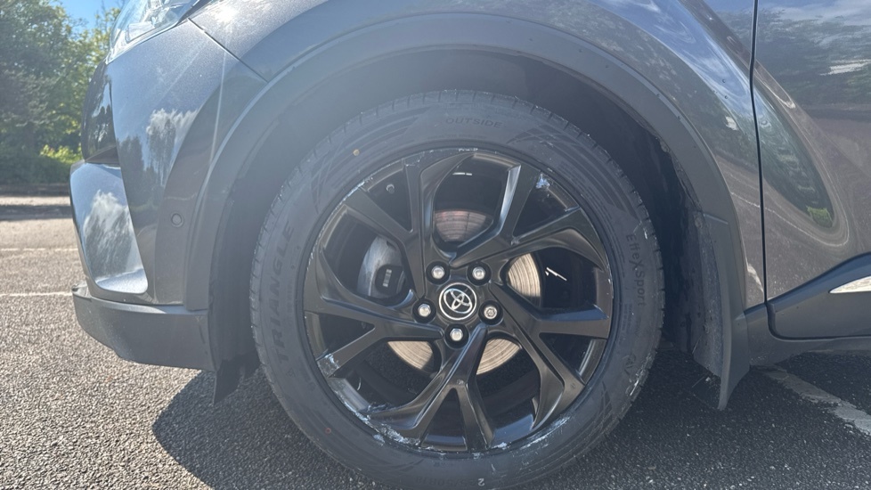 Toyota C-Hr Excel White #25
