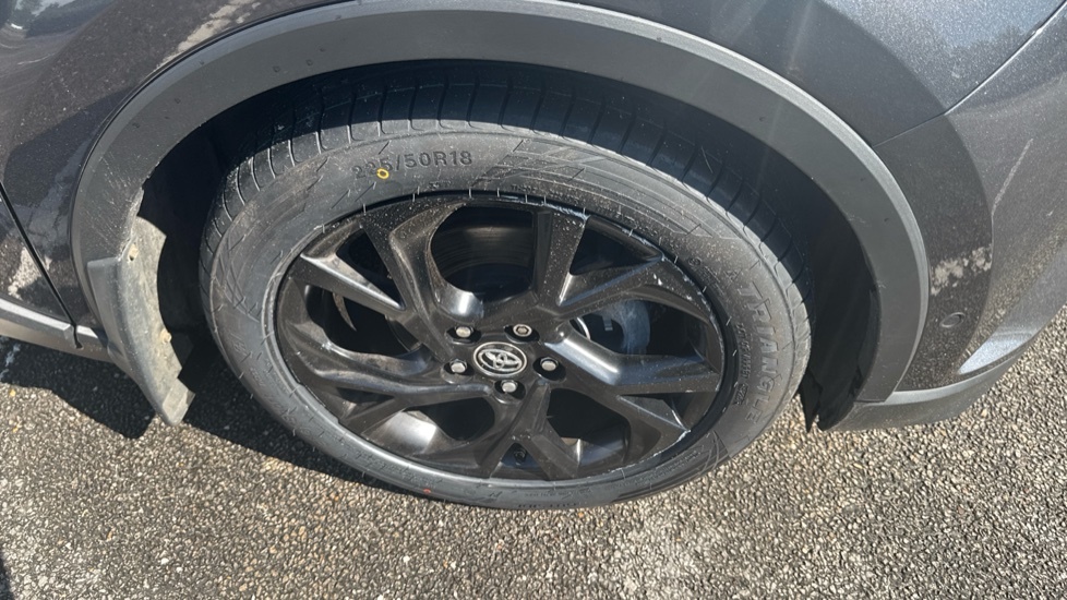 Toyota C-Hr Excel White #40
