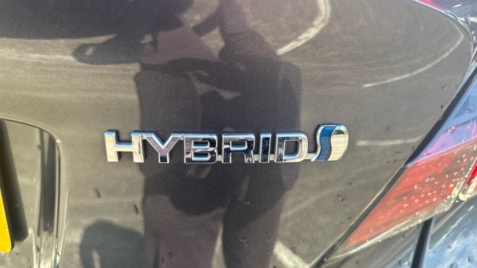 Toyota C-Hr Excel White #28