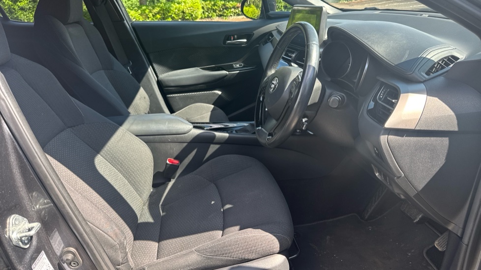 Toyota C-Hr Excel White #12