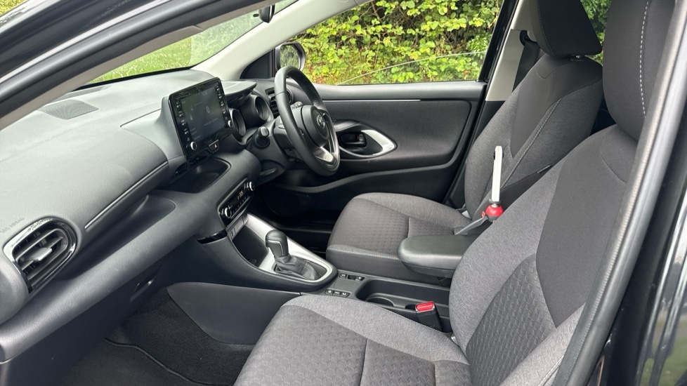 Toyota Yaris 1.5 Vvt-h Design E-cvt Euro 6 Ss Black #5