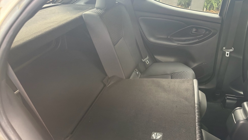 Toyota Yaris Hatchback Blue #18