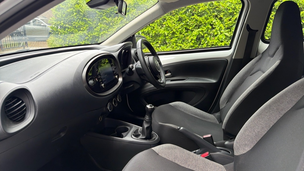 Toyota Aygo X 1.0 Vvt-i Pure Euro 6 Ss EJ72YSK White #5