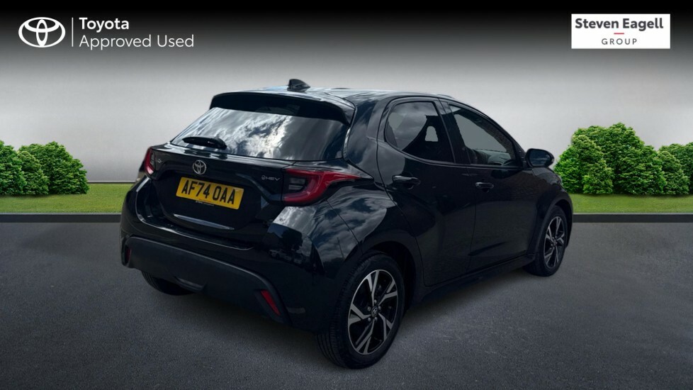Toyota Yaris 1.5 Vvt-h Design Hatchback Hybrid E-cvt AF74OAA Black #2
