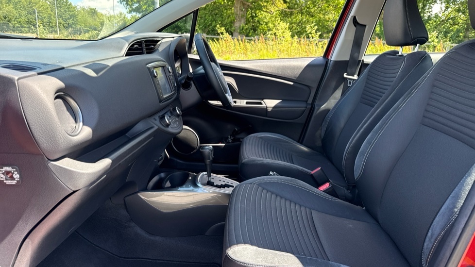 Toyota Yaris 1.5 Vvt-h Excel Hatchback Hybrid E-cvt Red #5