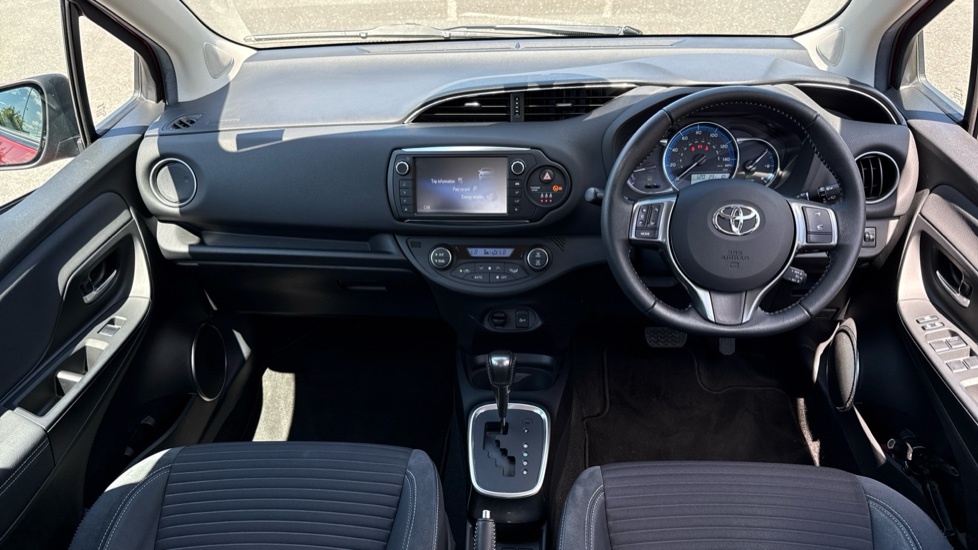 Toyota Yaris 1.5 Vvt-h Excel Hatchback Hybrid E-cvt Red #6