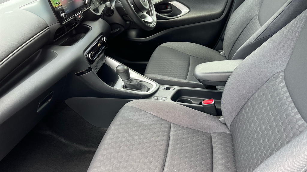 Toyota Yaris 1.5 Vvt-h Icon E-cvt Euro 6 Ss Black #5