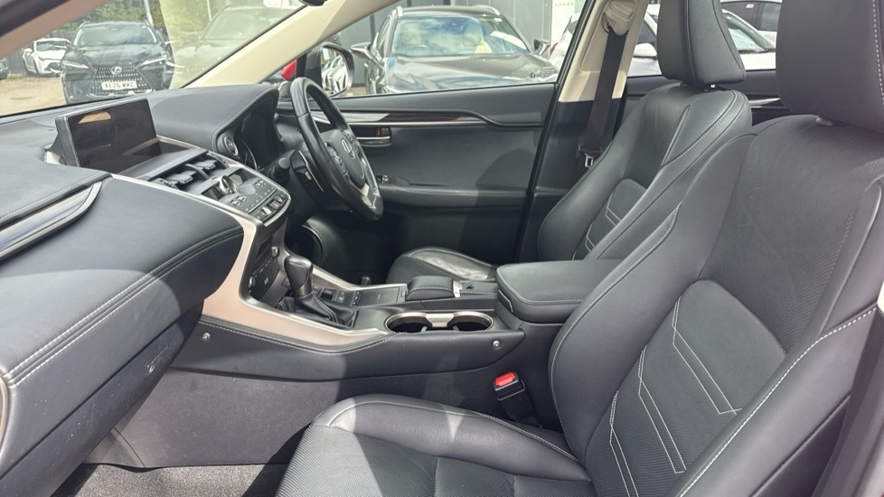 Lexus NX 2.5 300H Gpf Takumi Suv Hybrid E-cvt 4W Red #6