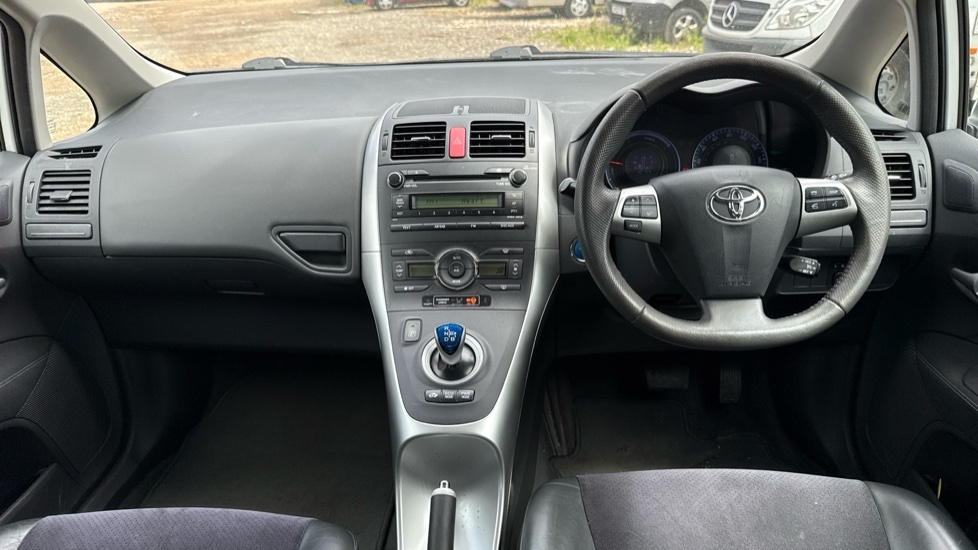 Toyota Auris 1.8 Vvt-h T Spirit Cvt Euro 5 Ss White #6