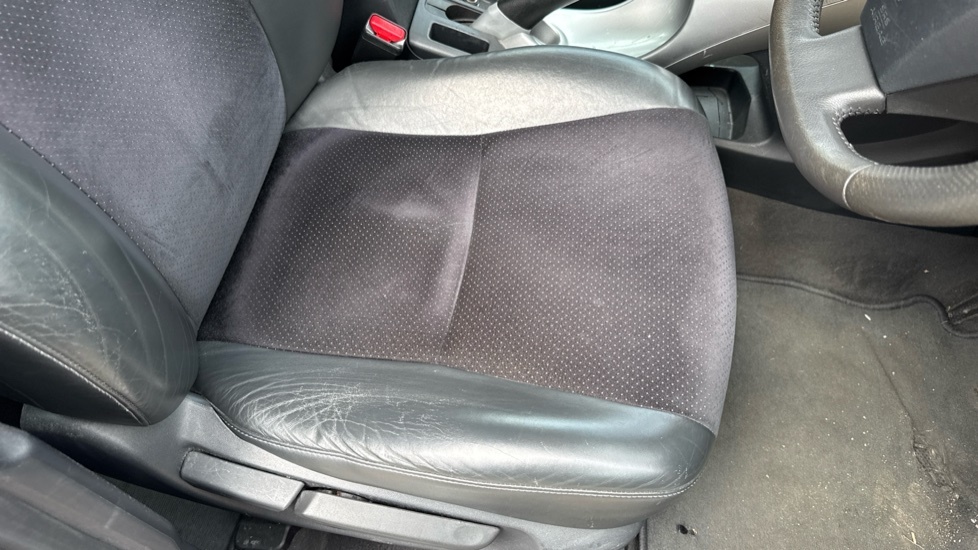 Toyota Auris Hatchback Grey #17
